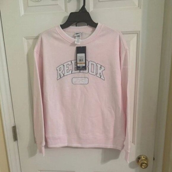 Reebok Tops - NWT Reebok Women's Crewneck 2-piece Short Set Frosted Berry Pink Sz M $95